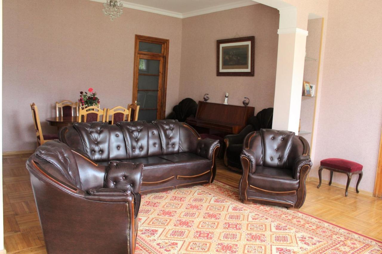 Guest House Racha Ambrolauri Eksteriør bilde