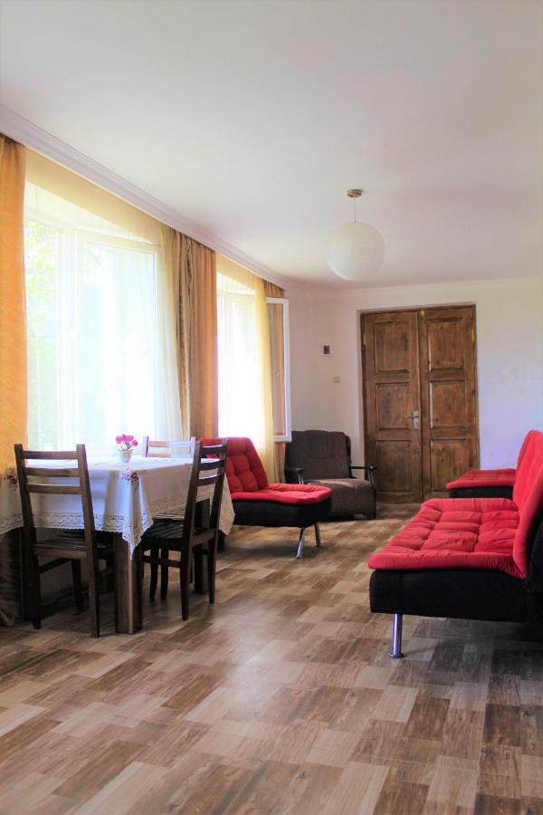 Guest House Racha Ambrolauri Eksteriør bilde