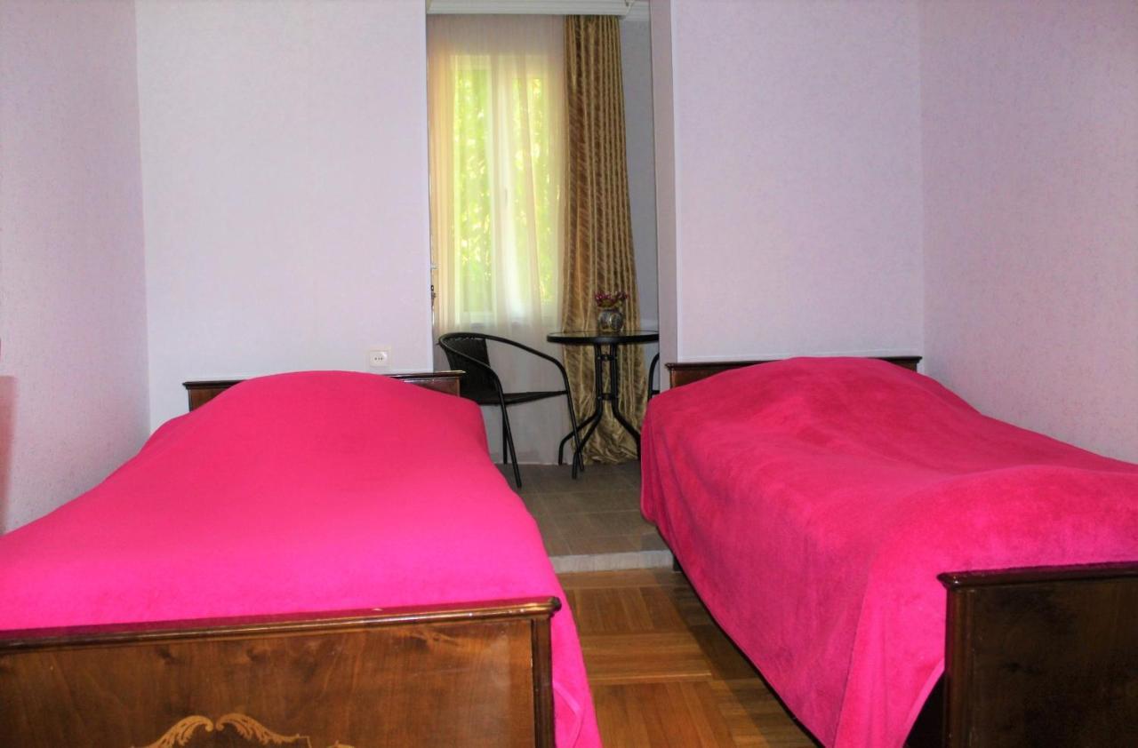 Guest House Racha Ambrolauri Eksteriør bilde
