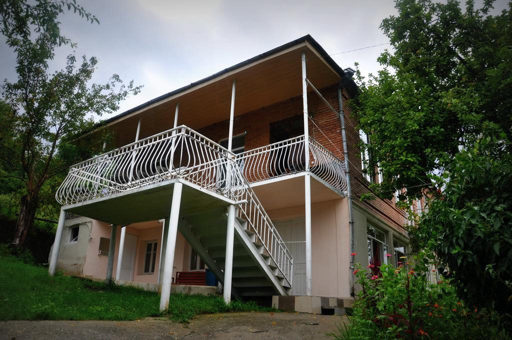 Guest House Racha Ambrolauri Eksteriør bilde